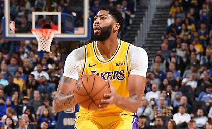 Η μεγάλη εμφάνιση του Ντέιβις κόντρα στους Γκρίζλις (video)