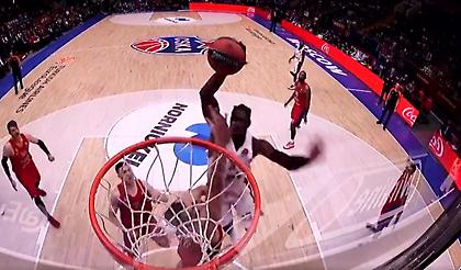 Το απίστευτο κάρφωμα του Πολ πάνω στον Βόιτμαν (video)