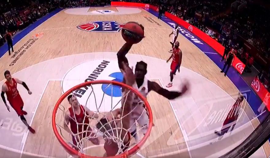 Το απίστευτο κάρφωμα του Πολ πάνω στον Βόιτμαν (video)