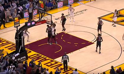 Φοβερά καρφώματα από Σέξτον και Σίμονς στο Top 10 (video)