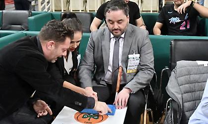 Παναθηναϊκός και Braille βοηθούν τυφλό φίλαθλο να δει το ματς! (pics)