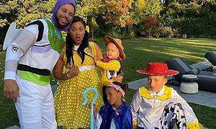 Ο Κάρι διασκεδάζει τον... πόνο του ως Buzz Lightyear (pics)