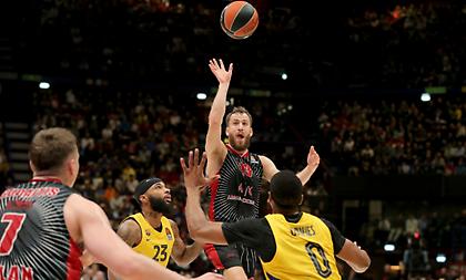 Με ραψωδία Σκόλα, Σέρχι έσπασε το αήττητο της Μπαρτσελόνα η Αρμάνι!