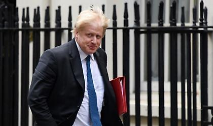 Times: Ο Τζόνσον εγκαταλείπει την απειλή για «άτακτo» Brexit
