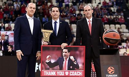 Η βράβευση Σφαιρόπουλου από το κανάλι της ΚΑΕ Ολυμπιακός (video)