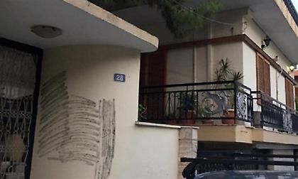 Συγκλονίζει η σύζυγος του θύματος: «Μου έριξε στο πόδι και πυροβόλησε τρεις φορές τον σύζυγό μου»