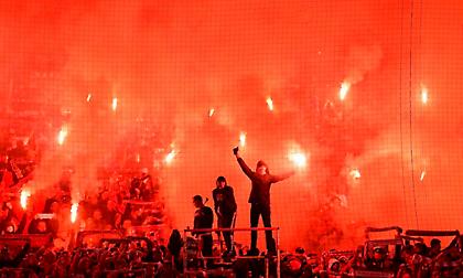 Οι παίκτες της Ουνιόν έβγαλαν εκτός γηπέδου τους οπαδούς τους! (video)