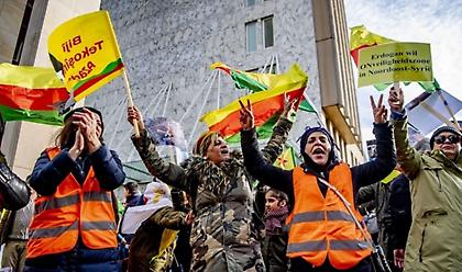 Εκατοντάδες Κούρδοι διαδήλωσαν στο Παρίσι ζητώντας την επιβολή κυρώσεων στην Τουρκία