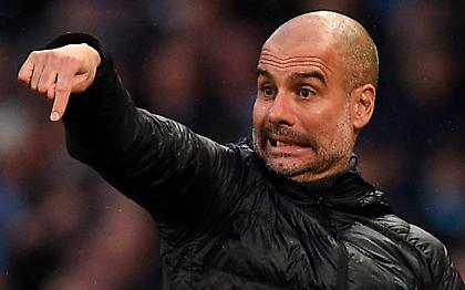 «Καρφί» Γκουαρντιόλα για Μανέ: «Άλλες φορές σκοράρει, άλλες βουτάει»