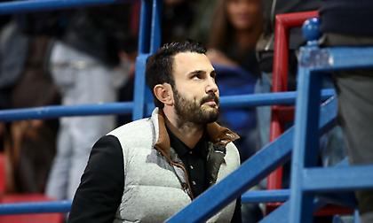 Έξαλλος με τους παίκτες ο Καρυπίδης: «Δεν σας πληρώνουμε για να παίζετε μόνο για 10 λεπτά»