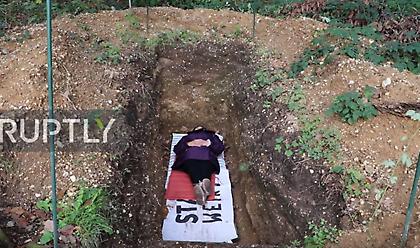 Πανεπιστήμιο στην Ολλανδία άνοιξε τάφο για τους φοιτητές του (video)