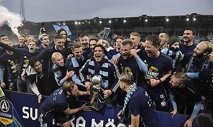 Λιποθύμησε στην απονομή του τίτλου ο αθλ. διευθυντής της Τζουργκάρντεν (video)