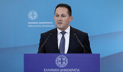 Πέτσας: Εντολή Μητσοτάκη, η δίκαιη κατανομή των ανθρώπων που μεταφέρονται σε όλη τη χώρα