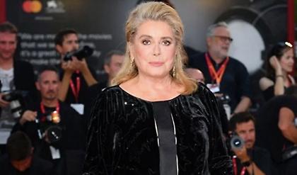 Κατρίν Ντενέβ: Κρίσιμες ώρες για την διάσημη ηθοποιός που υπέστη εγκεφαλικό