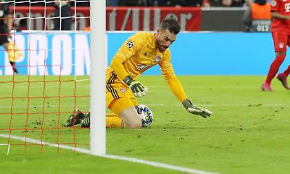 Οι αποκρούσεις του Σα που κράτησαν όρθιο τον Ολυμπιακό στο πρώτο ημίχρονο (video)