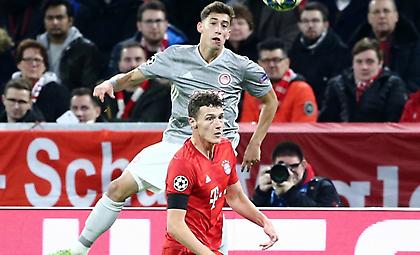 Τράνταξε το δοκάρι του Ολυμπιακού ο Παβάρ (video)