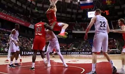 Απίθανο κάρφωμα από Ντέκερ στην κορυφή του Top 10 του Eurocup (video)