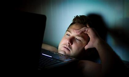 Τι συμβαίνει με το σωματικό σας βάρος όταν δεν κοιμάστε καλά;