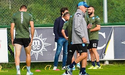 Εξαγριωμένοι οπαδοί της Νάπολι στο προπονητικό - Σκέψεις για «καθαίρεση» Ινσίνιε