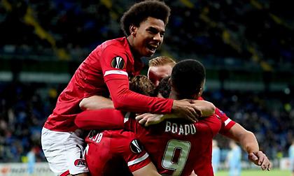 Ντούμπλαρε τις νίκες και έφτασε τα… 11 γκολ με την Αστάνα η Άλκμααρ!