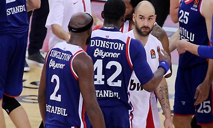 Έβαλε «unfair» τρίποντο στο τελευταίο δευτερόλεπτο και… τα άκουσε ο Σίνγκλετον (video)