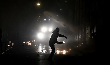 Επεισόδια στα Εξάρχεια - τραυματίστηκε αστυνομικός