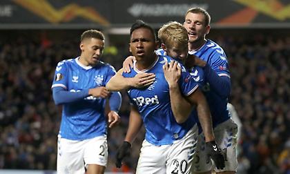 «Έπιασαν» κορυφή Ρέιντζερς και Γιουνγκ Μπόις- Εντυπωσιακή στο β΄ημίχρονο η ομάδα του Τζέραρντ