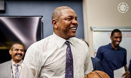 Μπουγέλο στον Ντοκ Ρίβερς για τις 900 νίκες (video)