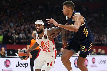 Ο Ταβάρες σκέπασε τα καλάθια (video)