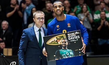 Βράβευσε τον Ντέιβις η Ζάλγκιρις