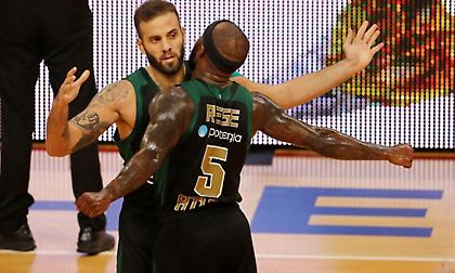 Έδωσε ασίστ και πανηγύρισε… πριν μπει το τρίποντο του Παππά ο Ράις! (video)