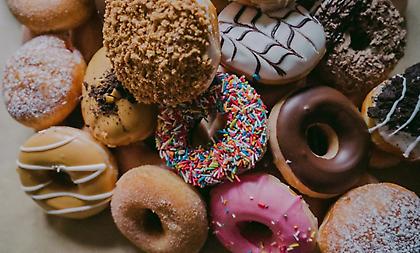 Οι 12 «πικρές» παρενέργειες που σου προκαλούν τα γλυκά!