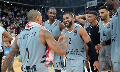 Το τρίποντο που «σκότωσε» την ΤΣΣΚΑ από την… κερκίδα (video)