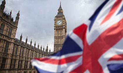 Βρετανία: Οι Συντηρητικοί ενισχύονται έναντι των Εργατικών