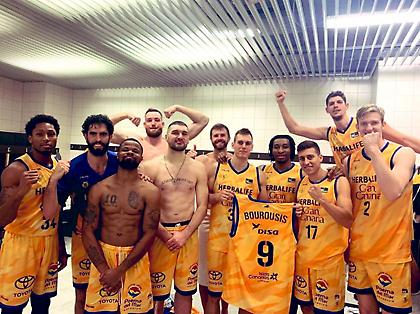 Αφιέρωσαν στον Μπουρούση τη νίκη οι παίκτες της Γκραν Κανάρια (pic)