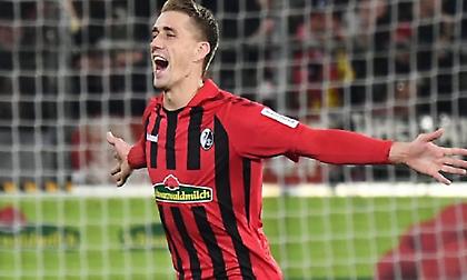 Νίκησε και «πέταξε» στη δεύτερη θέση η Φράιμπουργκ