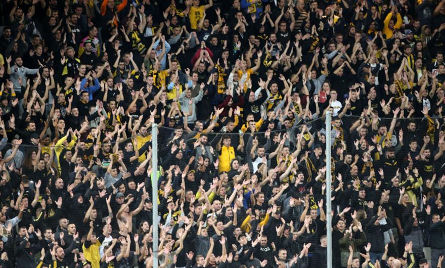 Άγρια «γκάζια» οπαδών της ΑΕΚ στους παίκτες!