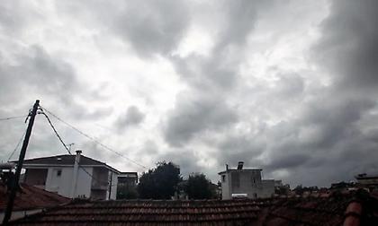 Υποχωρούν οι βροχές, ενισχύονται οι άνεμοι