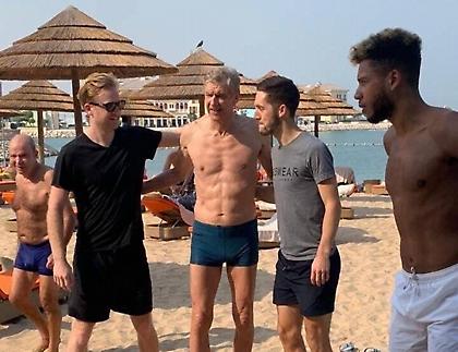 «Φέτες» στα 70 του ο Βενγκέρ (pic)