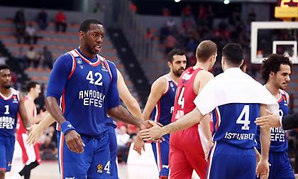 Ντάνστον στο sport-fm.gr: «Έχω ρόλο ηγέτη στην Εφές - Φανταστικοί οι οπαδοί του Ολυμπιακού»