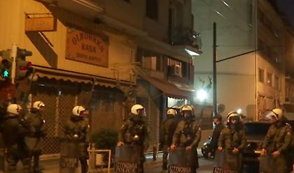 Εξάρχεια: Σε εξέλιξη αστυνομική επιχείρηση για εκκένωση κτηρίου υπό κατάληψη