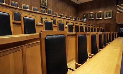 Τρεις κυρίες δικάζουν τους 28 - Εισαγγελέας ο Χ. Λακαφώσης