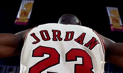 Μοναδικός Τζόρνταν: Έπαιζε γκολφ, έπινε μπύρες και το βράδυ σκόραρε… 40άρα! (vids)