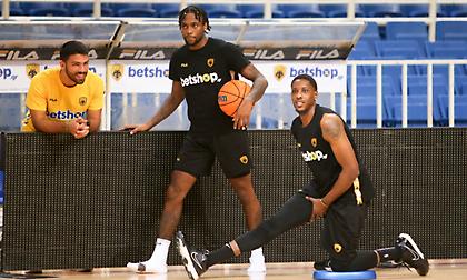 Με Τσάλμερς, χωρίς Βλάντο και Ρέι η δωδεκάδα της ΑΕΚ