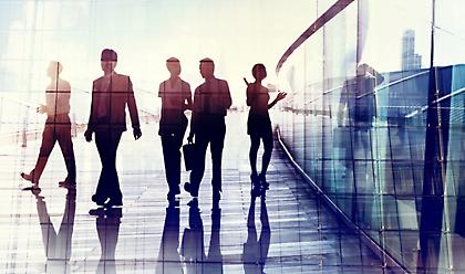 Ένας στους τρεις πτυχιούχους εργάζεται σε θέση που απαιτεί λιγότερα προσόντα