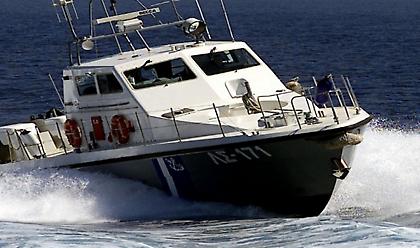 Τι απαντά το λιμενικό για πυροβολισμούς εναντίον σκάφους μεταναστών