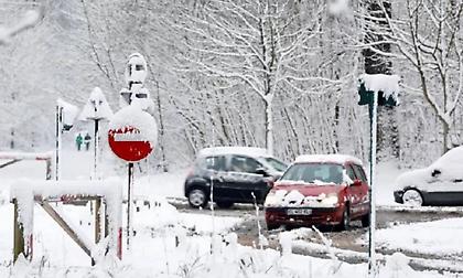 Γαλλία: Ένας νεκρός και 300.000 νοικοκυριά χωρίς ηλεκτρικό ρεύμα λόγω χιονοπτώσεων