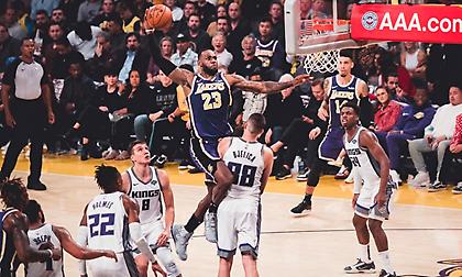 Το τρομερό κάρφωμα του ΛεΜπρόν τρέλανε τους πάντες (video)