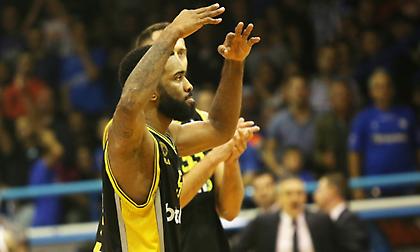 Πρώτο διπλό για την ΑΕΚ με 35άρα του Λάνγκφορντ στο «Ιβανώφειο»