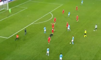 Εισβολή οπαδού στο Ισραήλ-Πολωνία και τραυματισμός του Κετζιόρα (video)